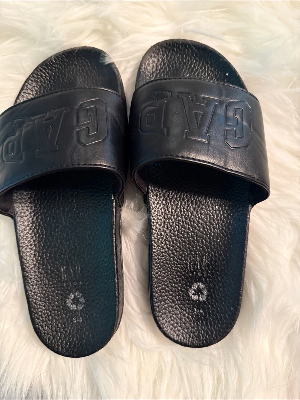 Kids gap slides size 3-4
